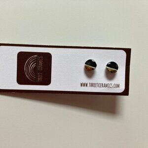 Sweet little ceramic stud earrings in gold/white/black